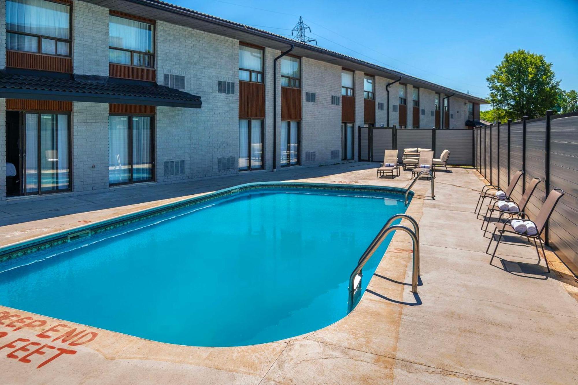 Quality Inn Chatham-Kent Exterior foto