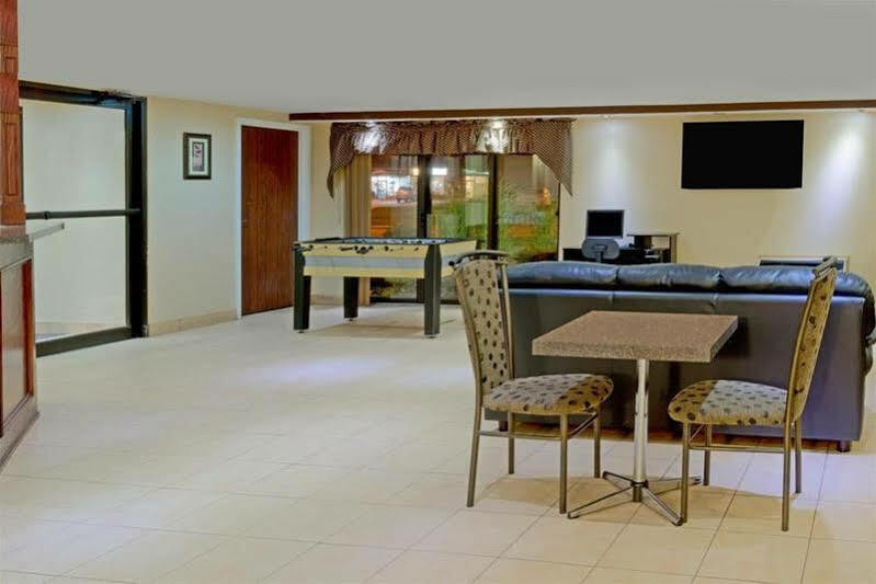 Quality Inn Chatham-Kent Exterior foto